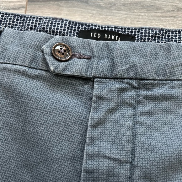 Ted Baker London Men’s Cotton Casual Shorts | Blue Grey Print | 38R - Picture 4 of 7